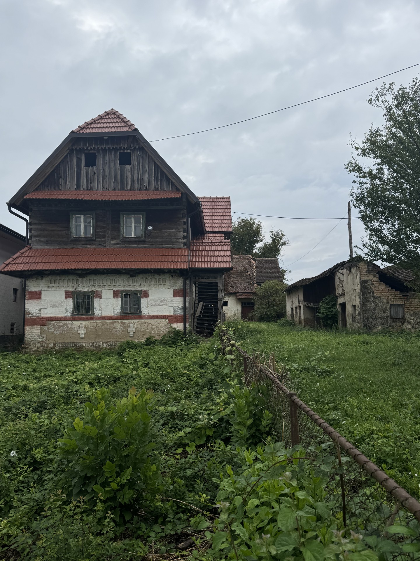 HRASTOVA KUĆA SISAK – ŽAŽINA