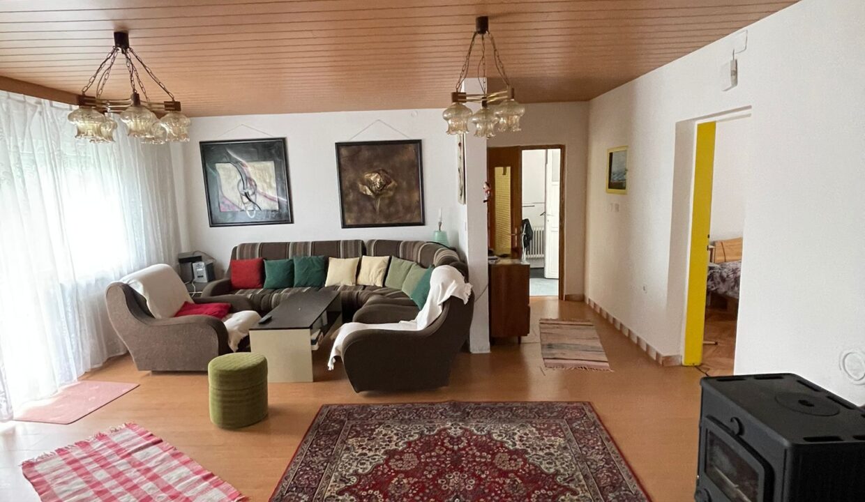 3f913f5b-1b66-43fd-b70b-43809e16a938