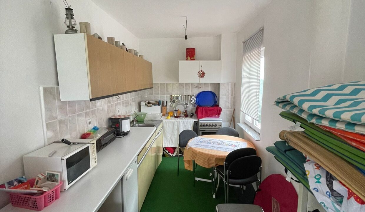 52b6d6b3-3f60-4af6-ab71-03f718e7f071