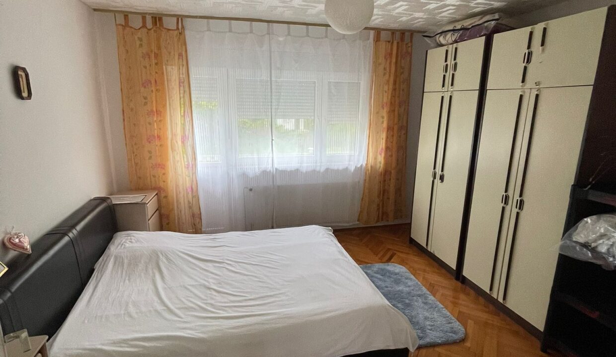 5bf1f028-9e04-44c8-ac60-7d4b796f911b