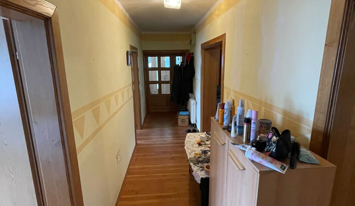 9be5c833-7294-47c5-b25a-bcdc4e8eb464