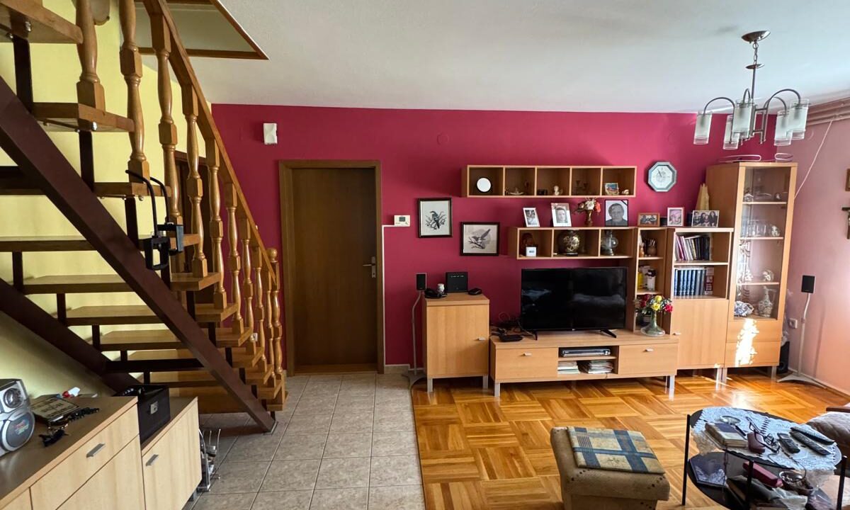 293f5baf-eb1d-4ff8-8974-508626215381